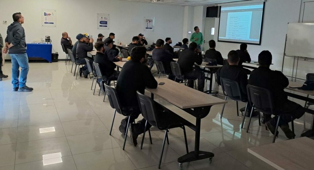 Técnicos de Grupo Simma participaron en pasantía sobre los sistemas y el montaje de Grúas Palfinger