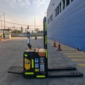 Transpaleta eléctrica Cat 1.6 a 2.0 Tons