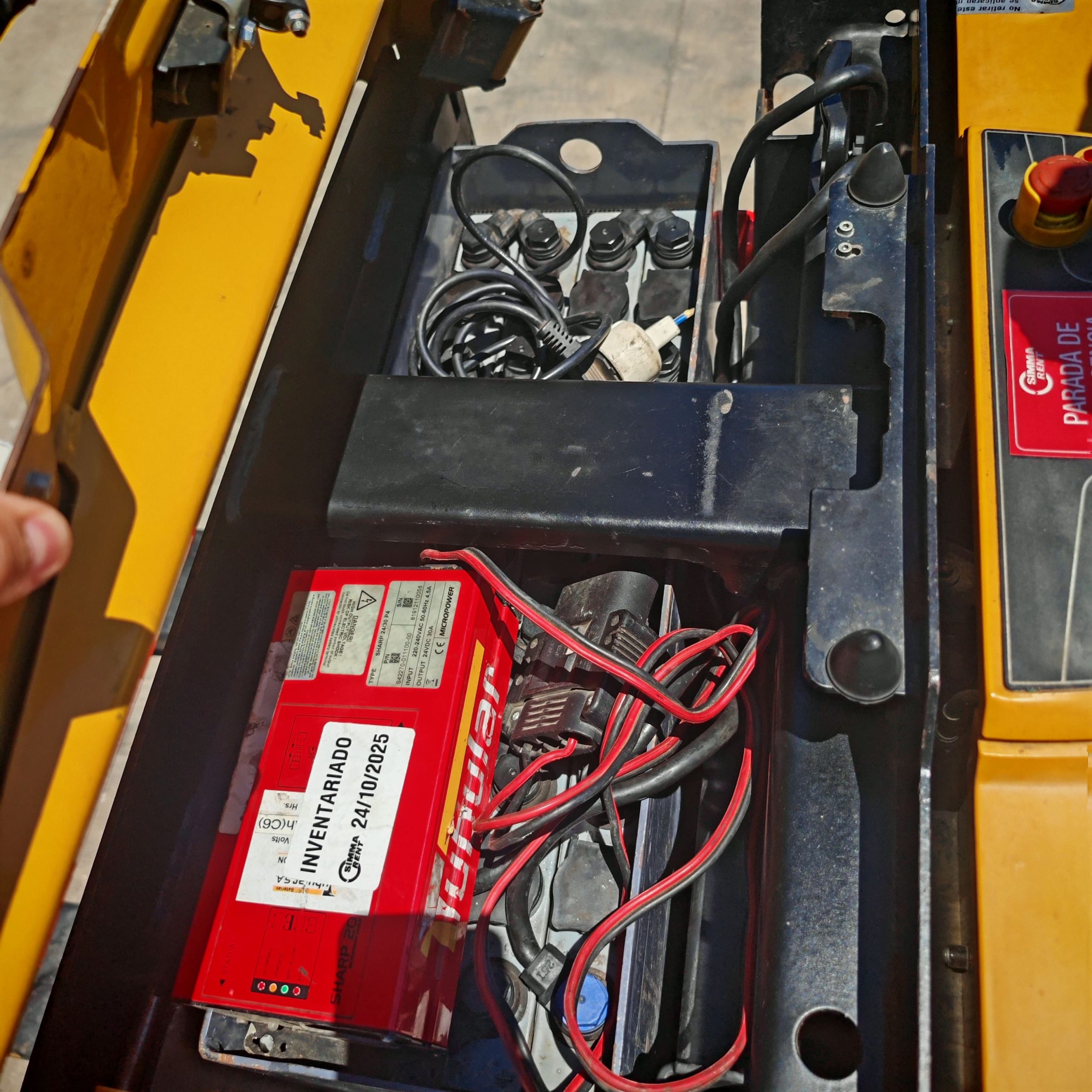 Transpaleta eléctrica Cat 1.6 a 2.0 Tons - Imagen 9