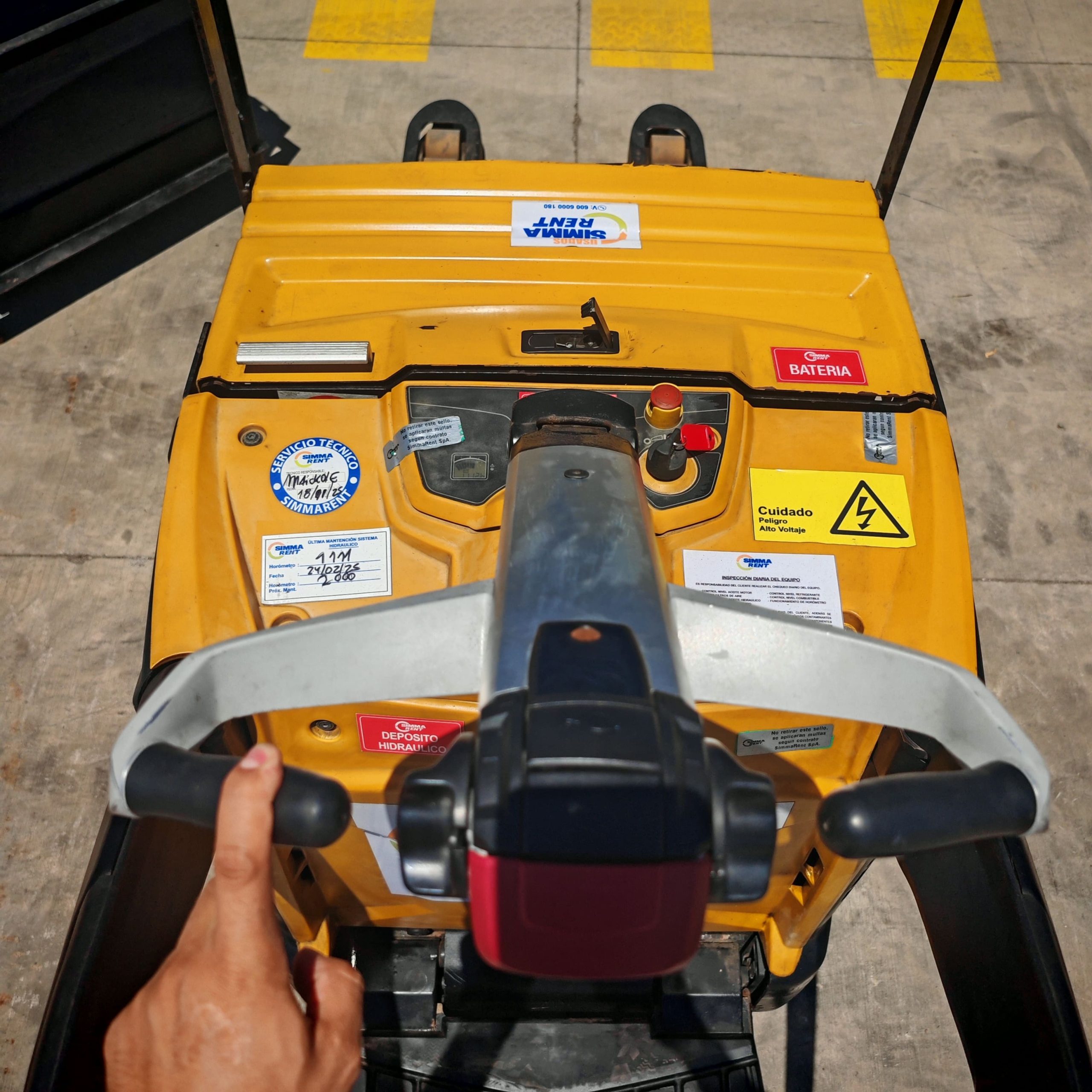 Transpaleta eléctrica Cat 1.6 a 2.0 Tons - Imagen 7