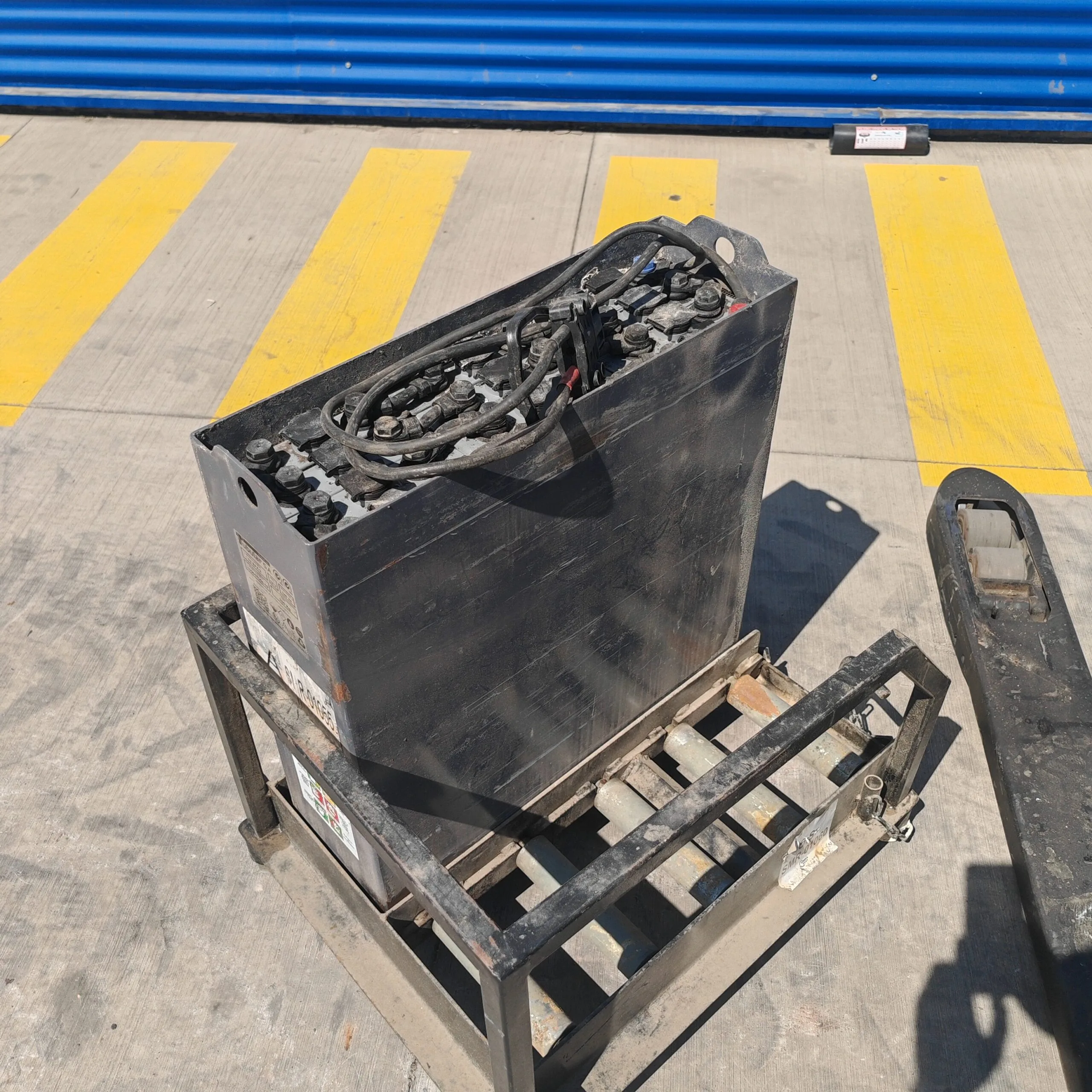 Transpaleta eléctrica Cat 1.6 a 2.0 Tons - Imagen 10