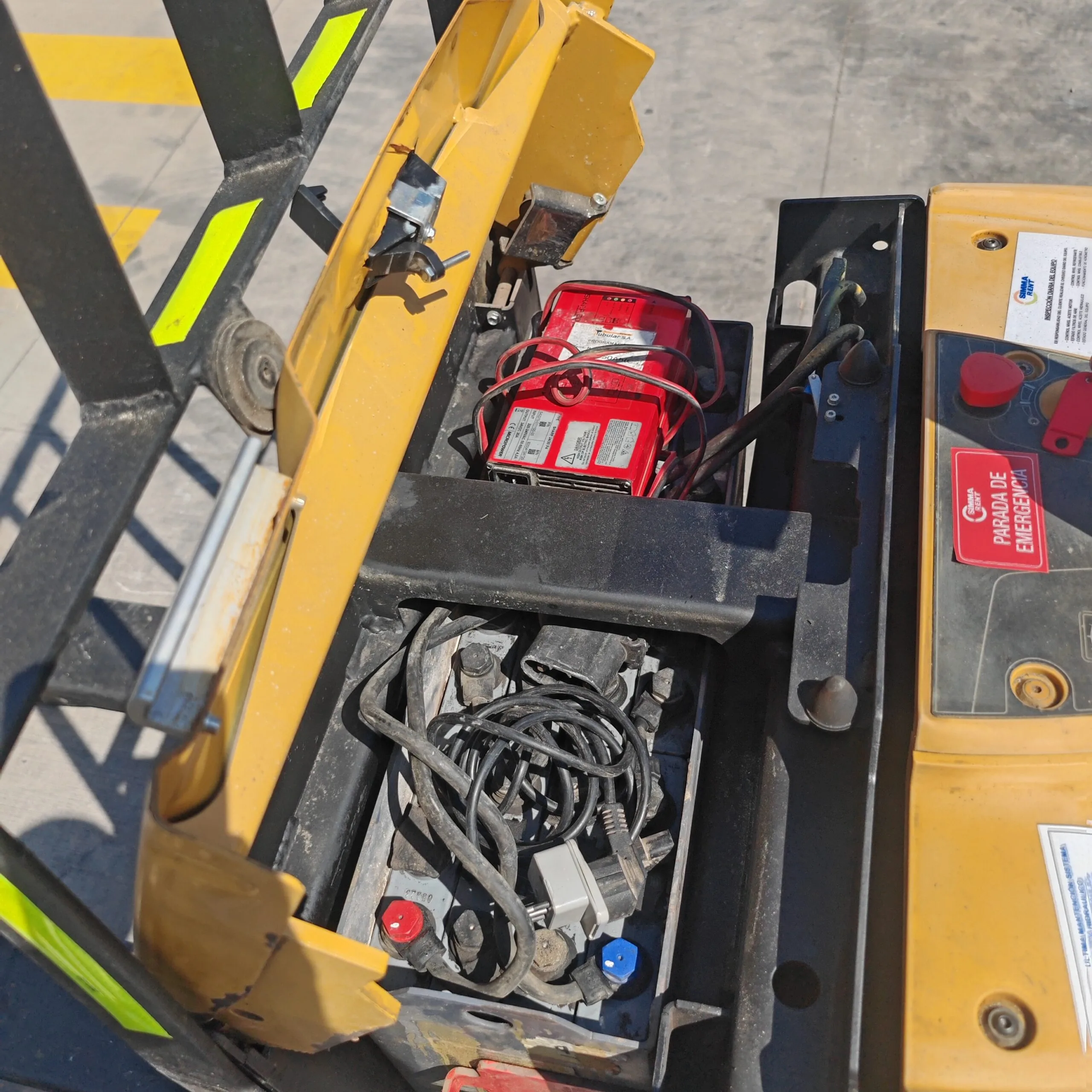 Transpaleta eléctrica Cat 1.6 a 2.0 Tons - Imagen 8