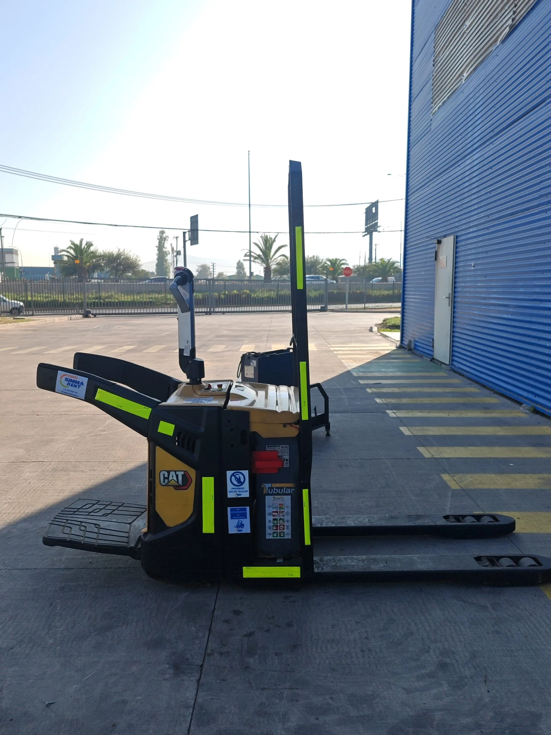 Transpaleta eléctrica Cat 1.6 a 2.0 Tons - Imagen 2