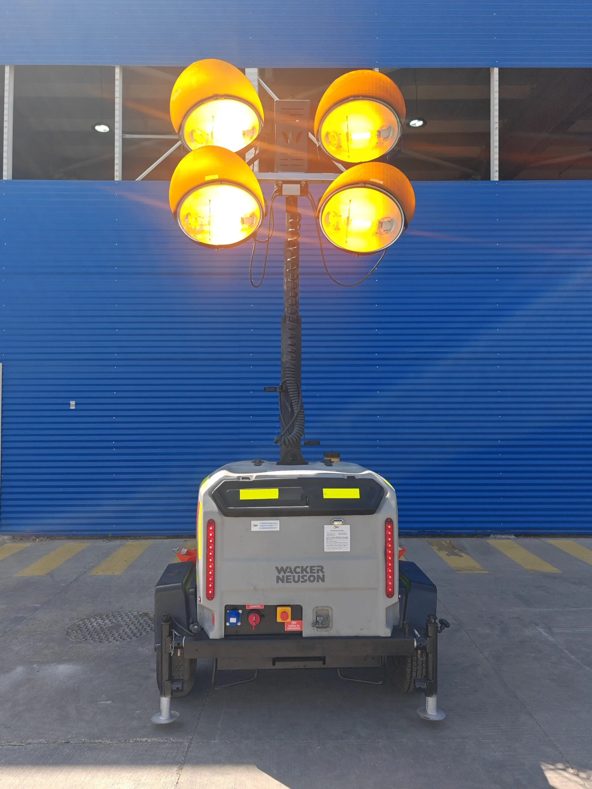Torre de Iluminacion WACKER NEUSON LTV6K Sodio Usado Serie: 02LPUM07338