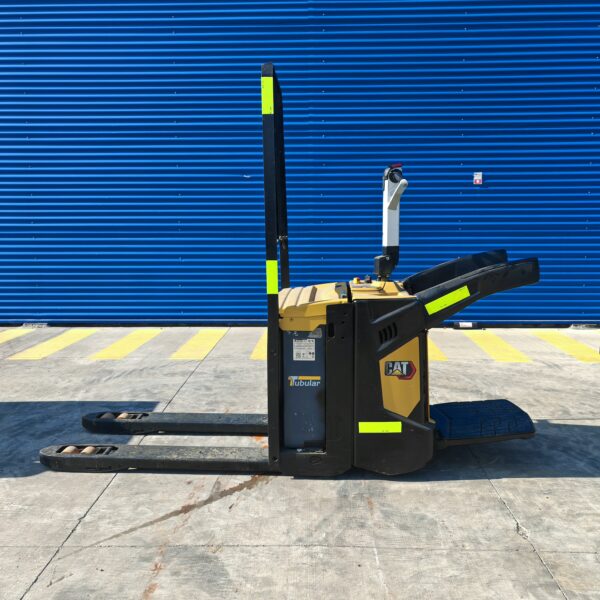 Transpaleta eléctrica Cat 1.6 a 2.0 Tons - Imagen 8
