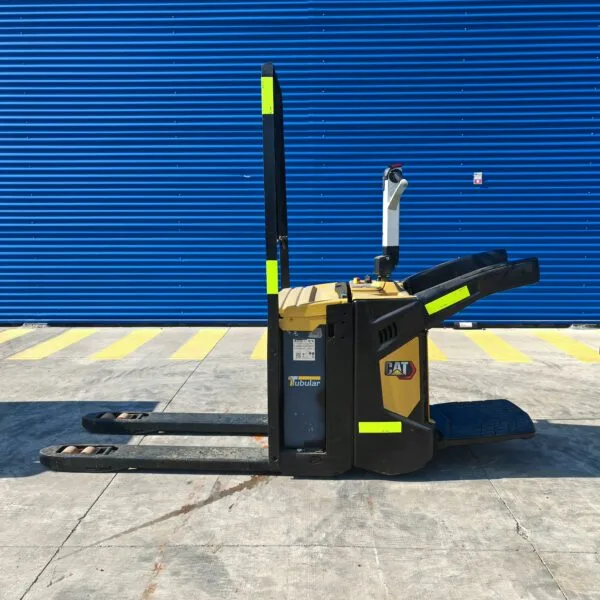 Transpaleta eléctrica Cat 1.6 a 2.0 Tons - Imagen 8