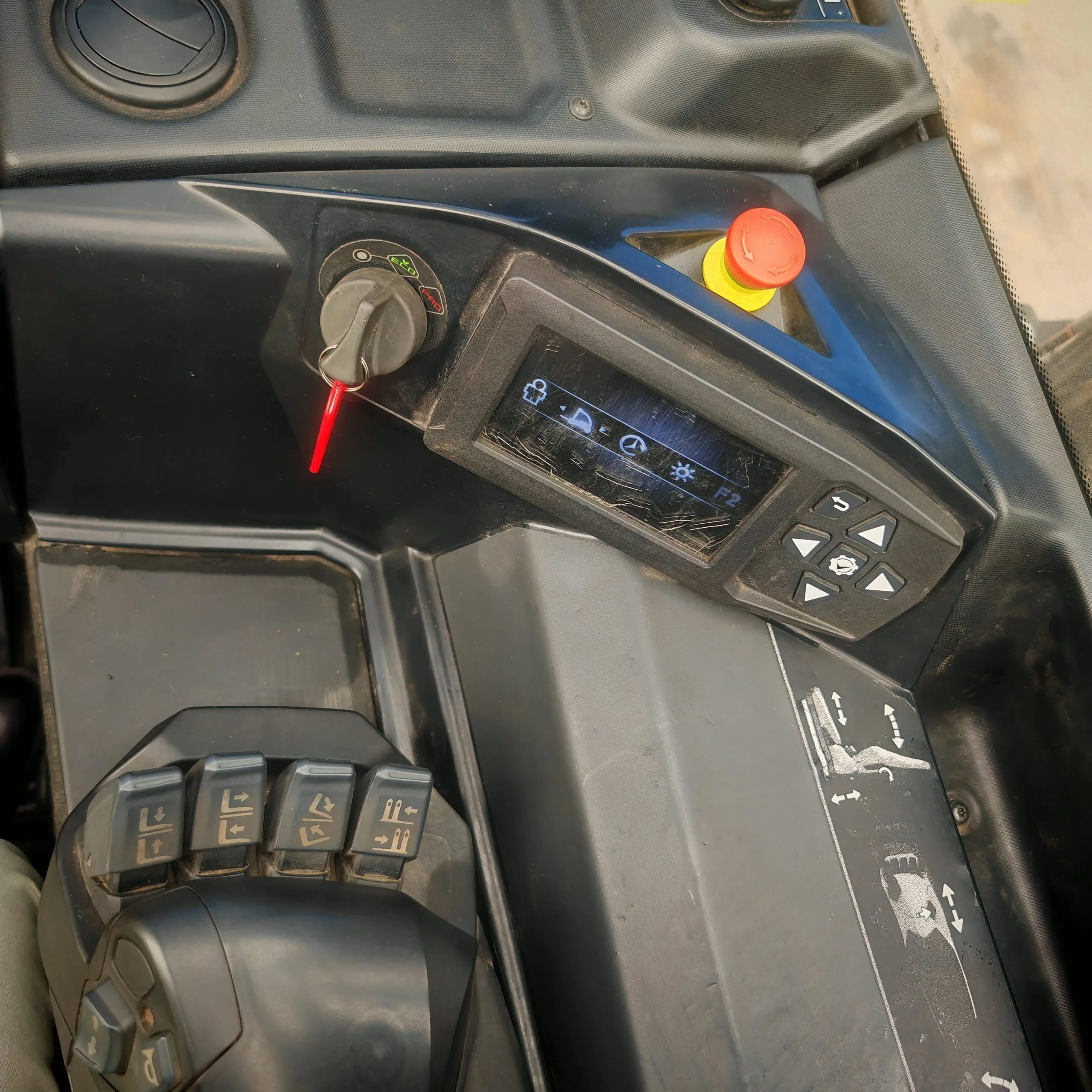 Montacarga Retráctil con Mástil Movil de 1.4 a 2.5 Tons NR14-NR25N2X - Imagen 12