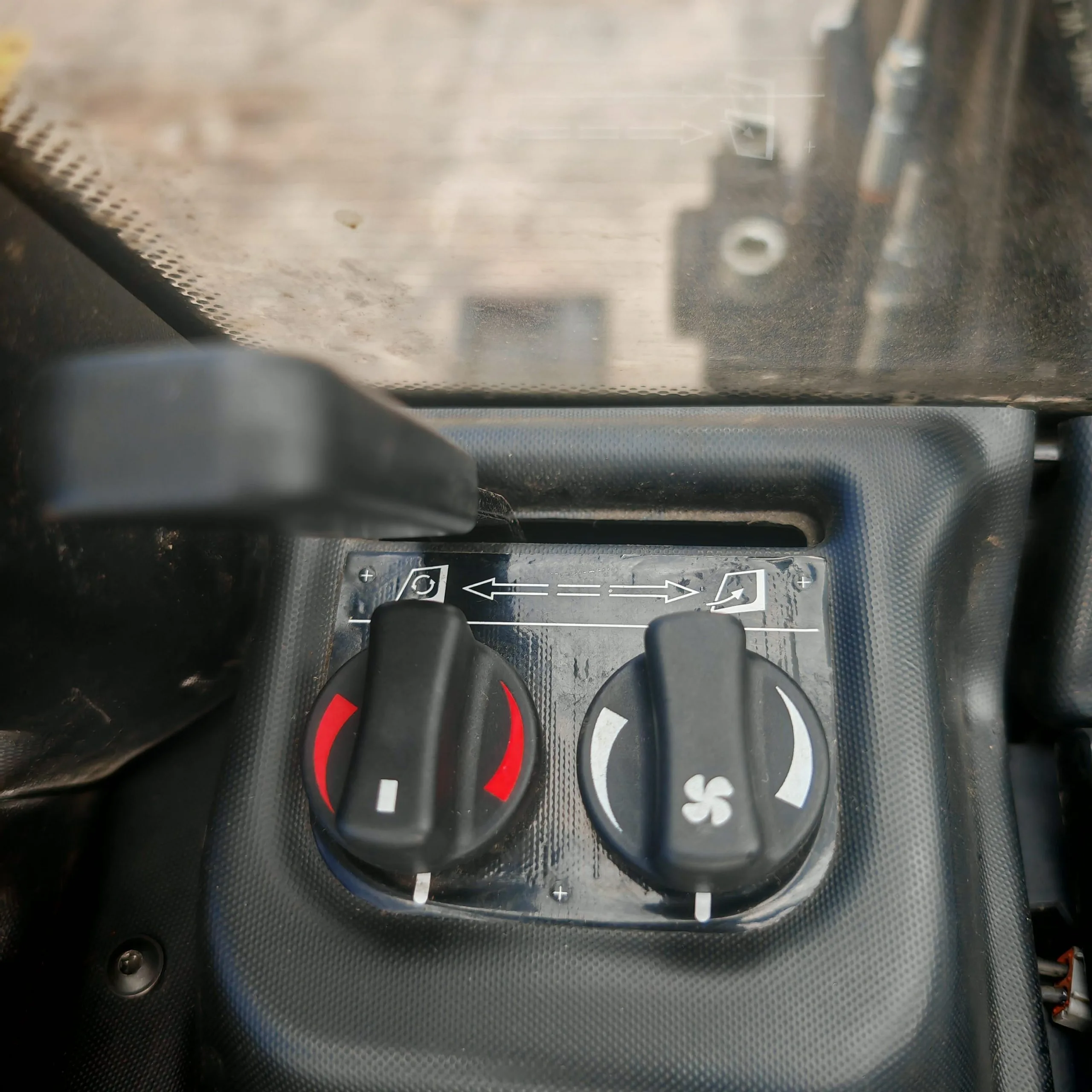 Montacarga Retráctil con Mástil Movil de 1.4 a 2.5 Tons NR14-NR25N2X - Imagen 5