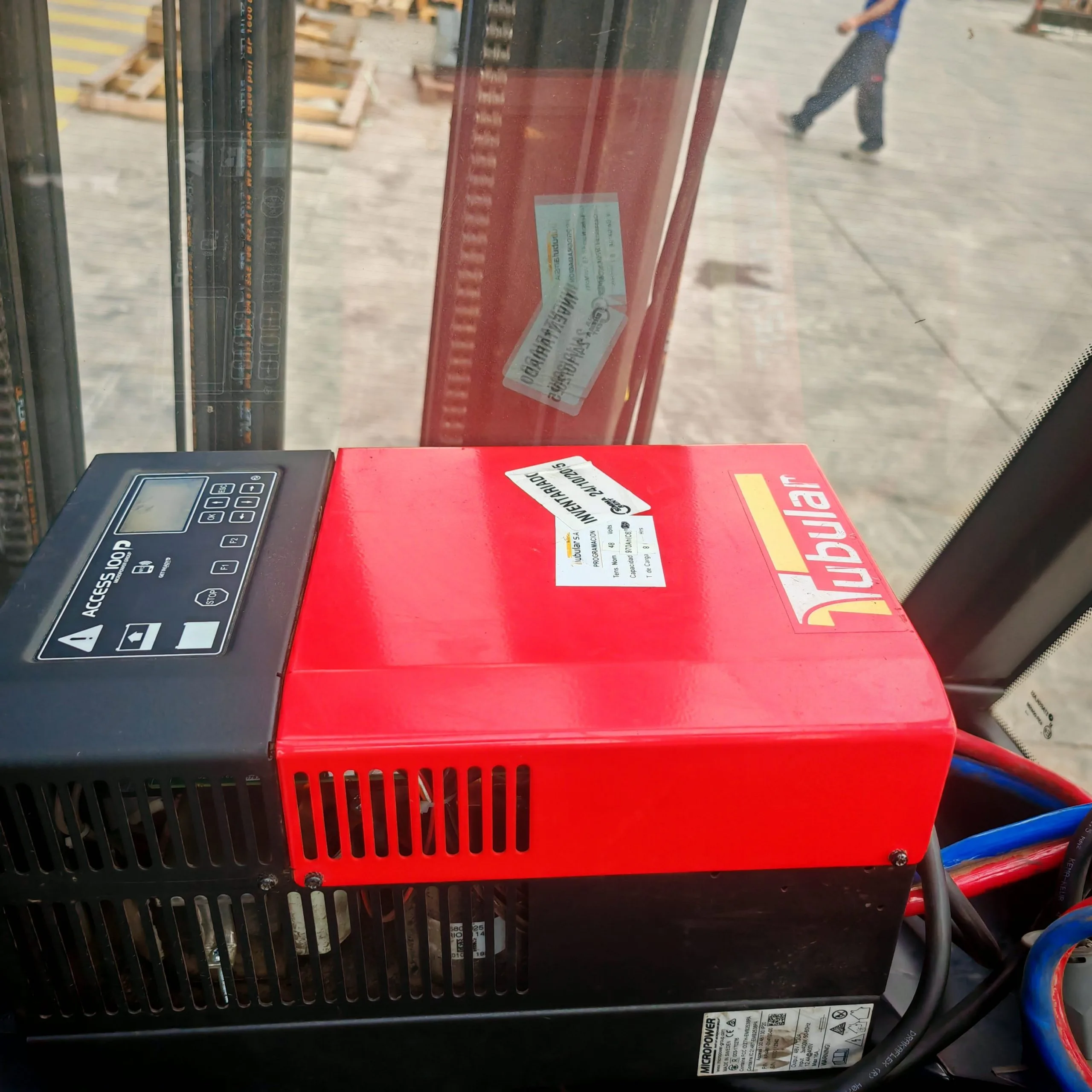 Montacarga Retráctil con Mástil Movil de 1.4 a 2.5 Tons NR14-NR25N2X - Imagen 11