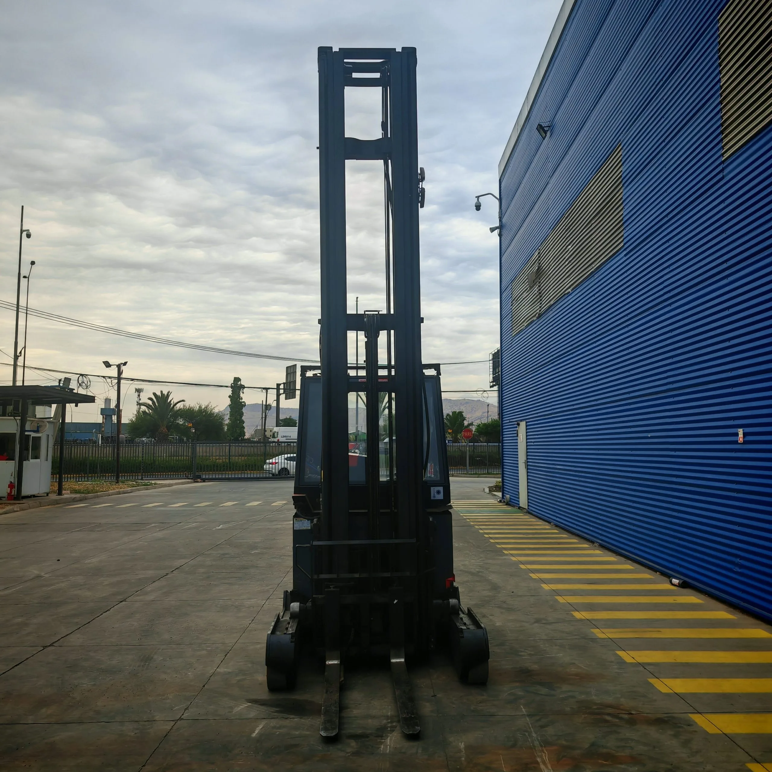 Montacarga Retráctil con Mástil Movil de 1.4 a 2.5 Tons NR14-NR25N2X - Imagen 7